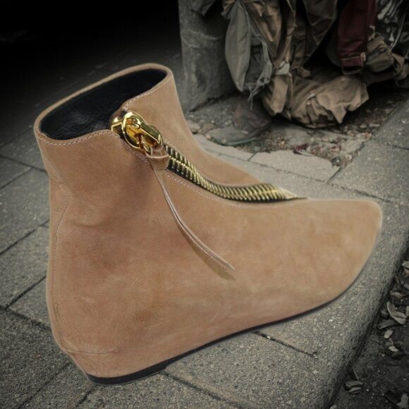 Giuseppe Zanotti Beige Nubuck Leather Exposed Gold Accent Zipper Ankle Boot, 36 - Picture 2 of 10